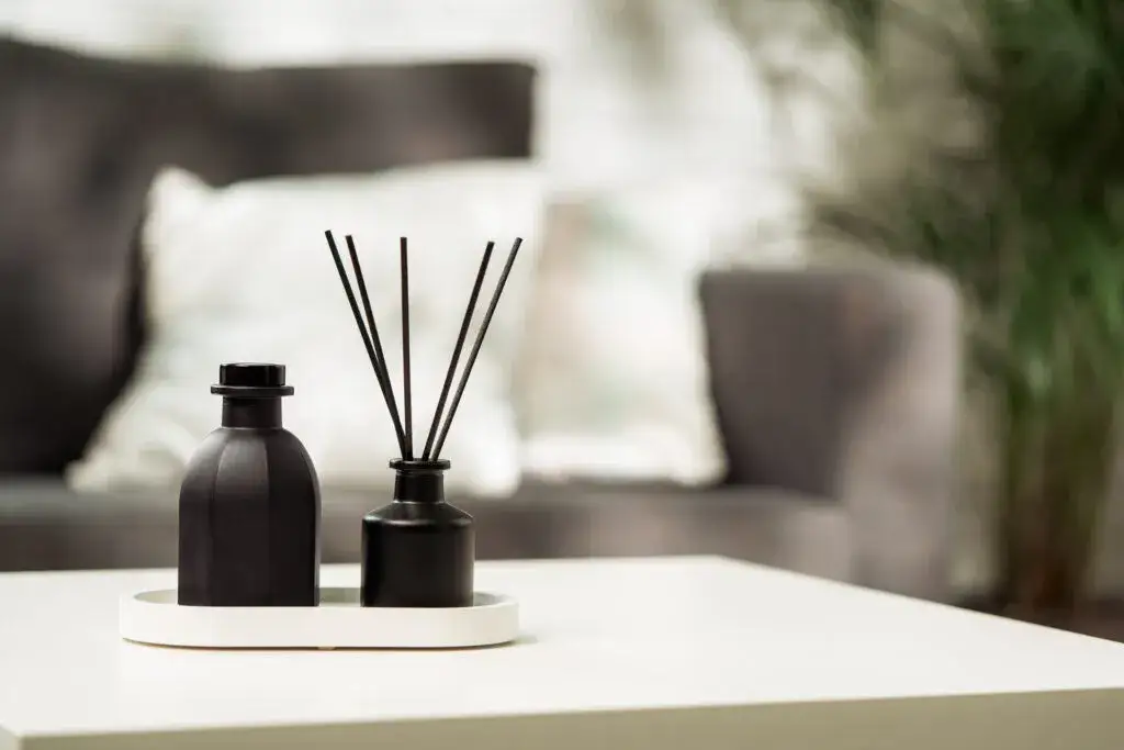 Jak zrobić kominek zapachowy - proste sposoby na piękny zapach w domu