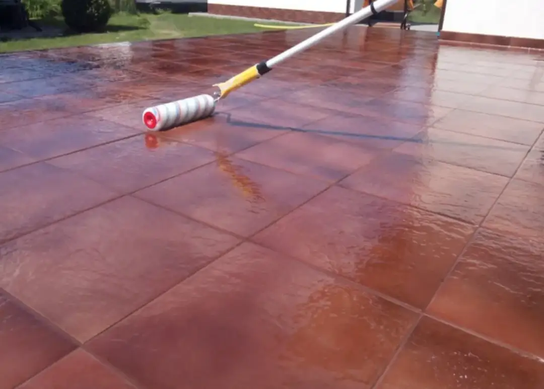 Taras przecieka? Uszczelnienie bez kucia płytek zrób to sam!