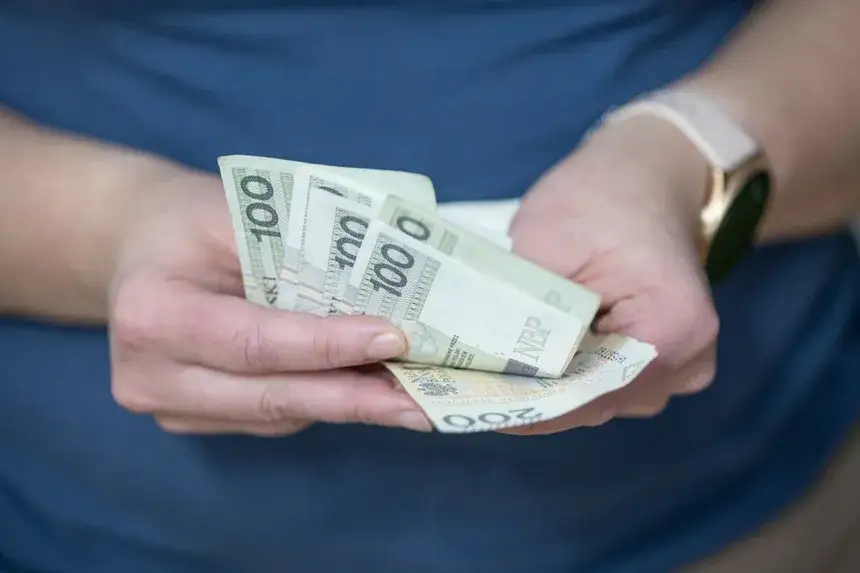 800 plus od stycznia: Czy musisz złożyć nowy wniosek? Sprawdź!