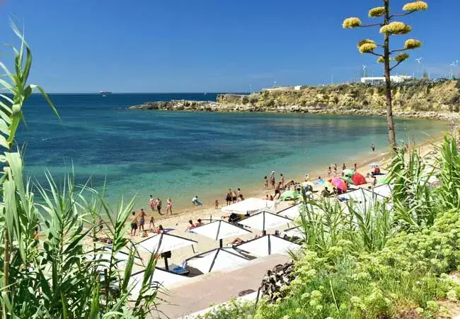 Najpiękniejsze plaże Lizbony i okolic - wakacyjny raj dla każdego