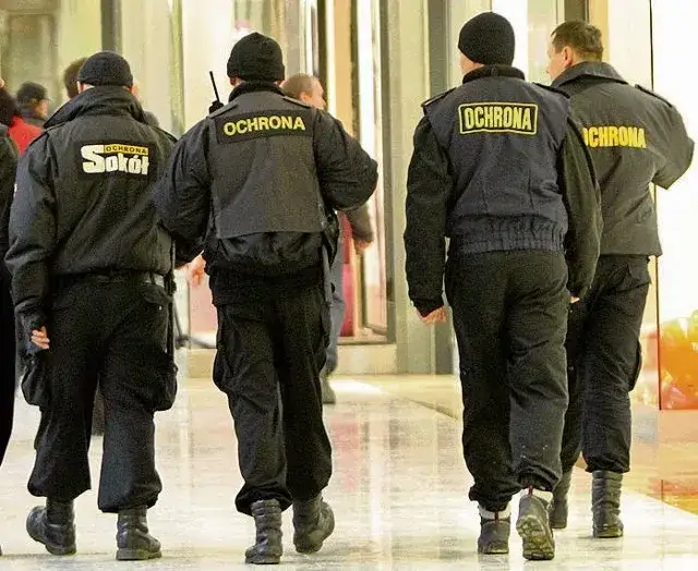 Umundurowanie ochrony: najlepsze mundury dla pracowników ochrony