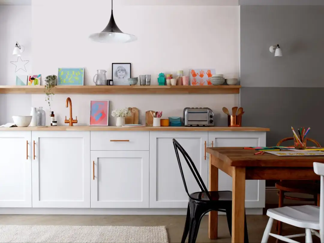 Odśwież szafki z okleiny: Malowanie i oklejanie krok po kroku!