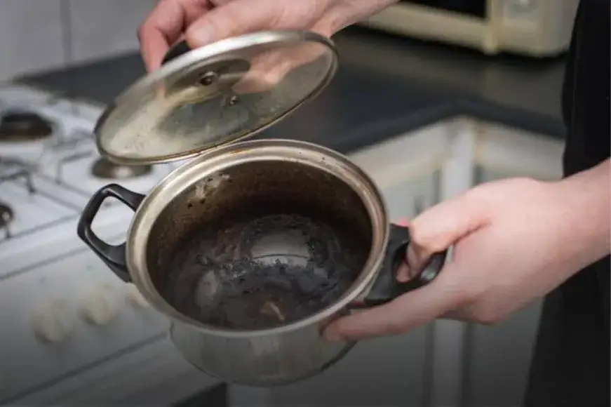 Jak wyczyścić garnki ze stali nierdzewnej? Skuteczne metody