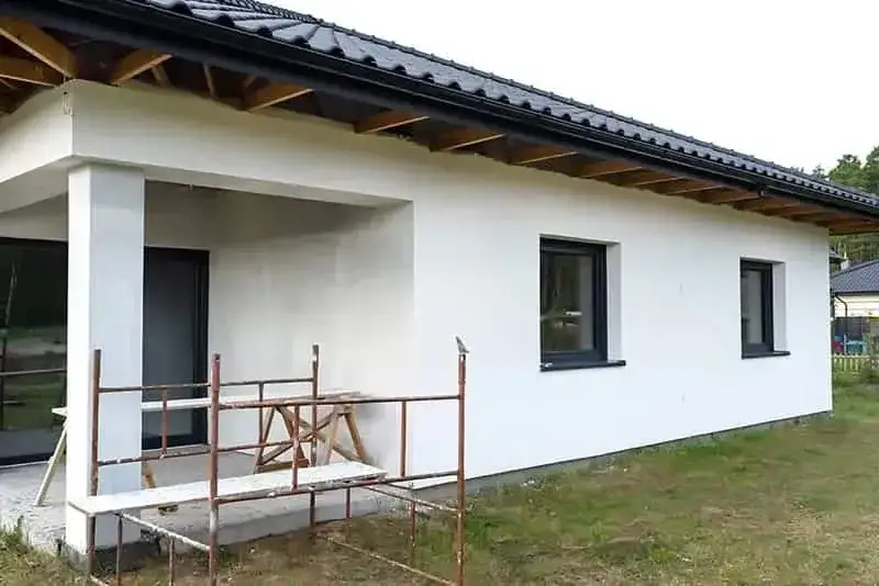 Tynk mineralny czy silikatowy - co wybrać, aby uniknąć kosztów?