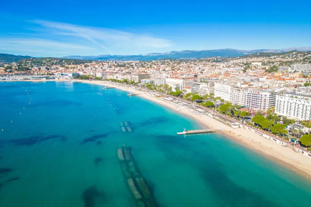 Nad jakim morzem leży Francja? Odkryj jej piękne wybrzeża