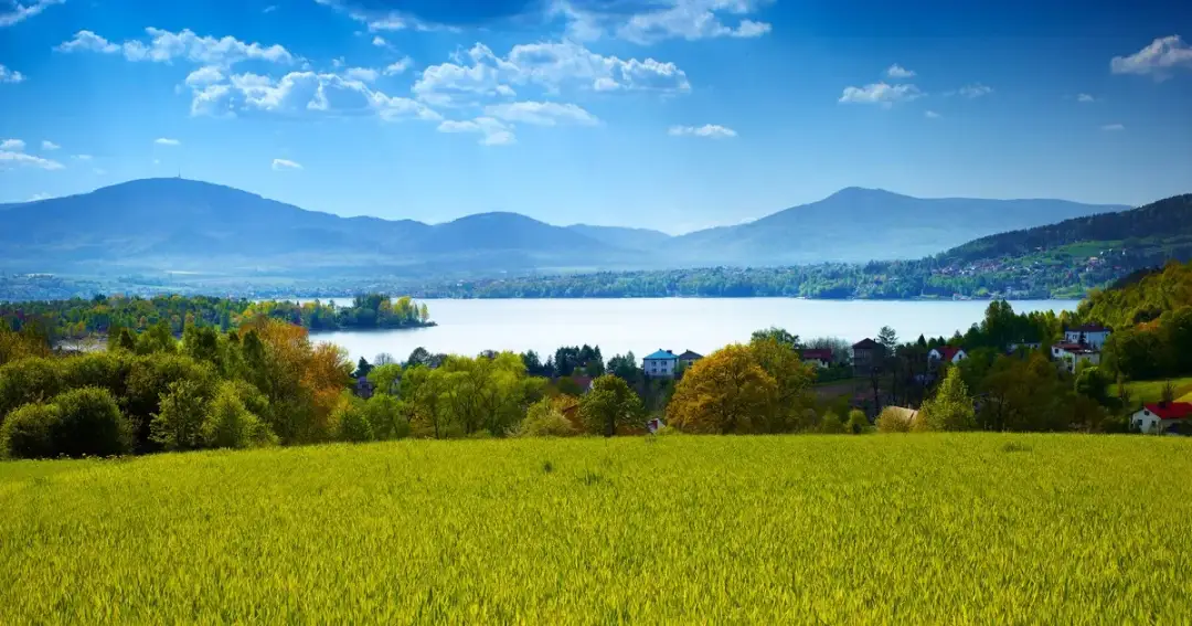 Jezioro Żywieckie - historia, atrakcje i trasy rowerowe dla turystów