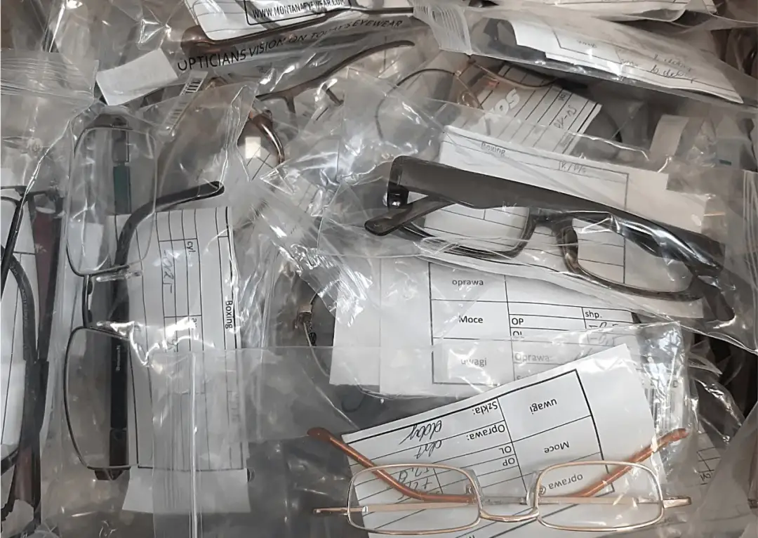 Co zrobić ze starymi okularami? Oddaj, sprzedaj, przerób lub recykling!