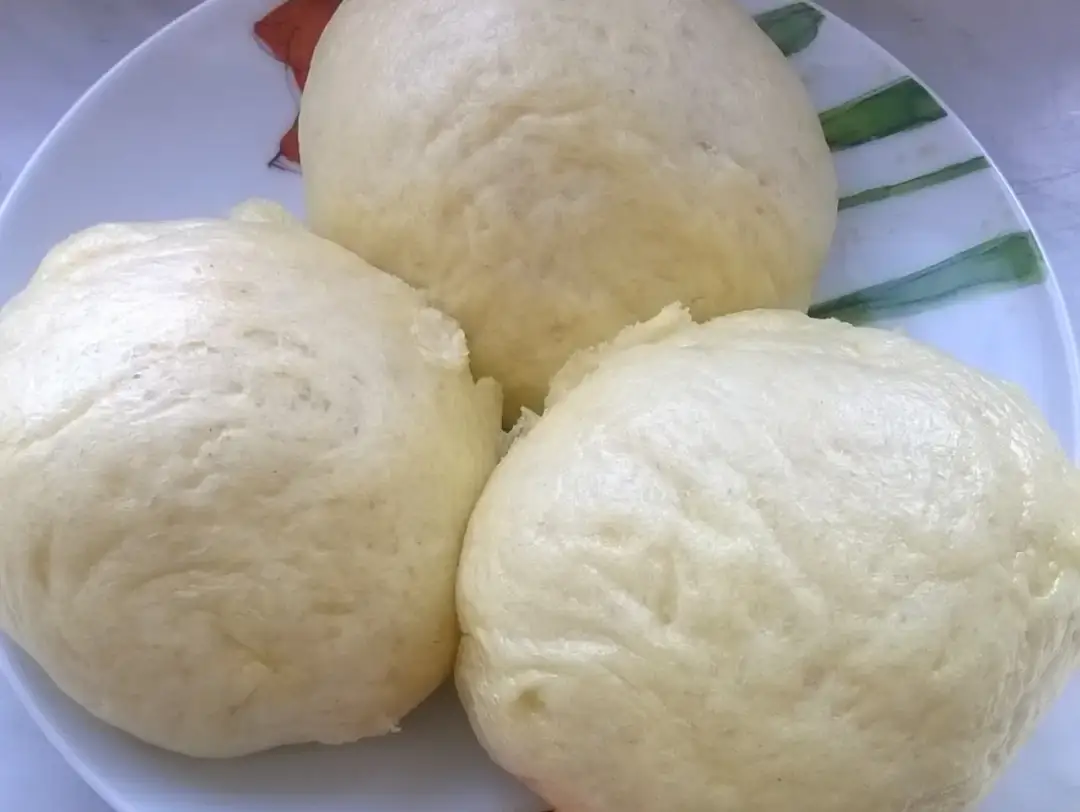 Czy kluski na parze są tuczące? Sprawdź kaloryczność i wpływ na dietę