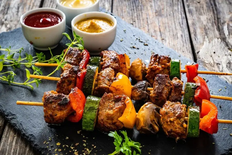 Pyszne piwoszki na grilla: jak je przygotować i zaskoczyć gości