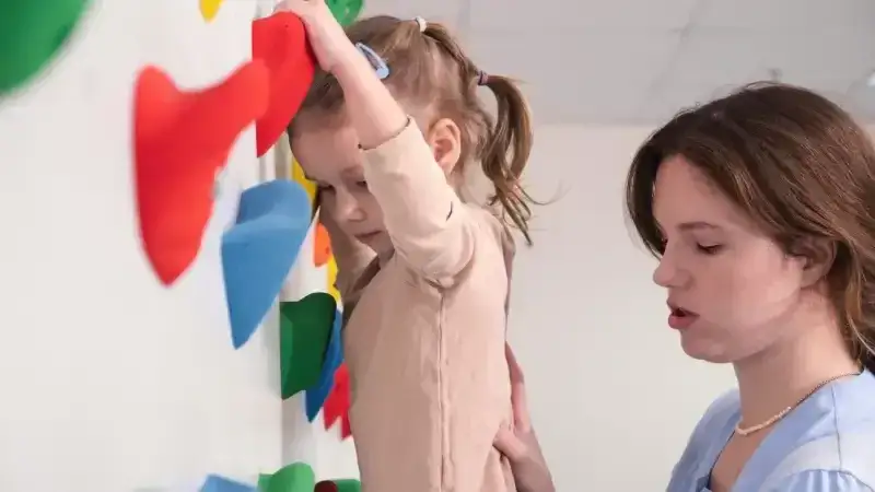 Czy zaburzenia integracji sensorycznej to autyzm? Różnice, objawy i leczenie