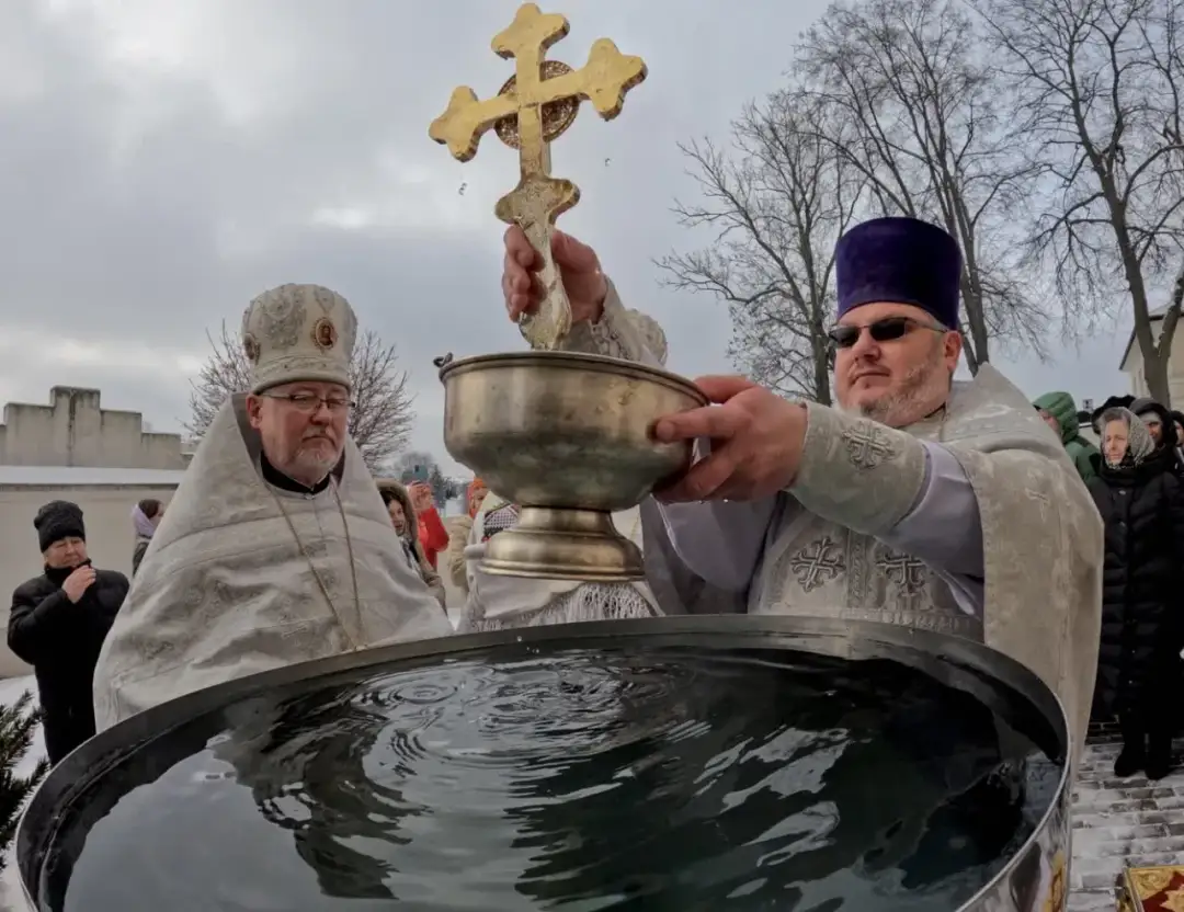 Kiedy święcenie wody w kościele? Poznaj ważne tradycje i daty Kiedy święcenie wody w kościele? Poznaj ważne tradycje i daty