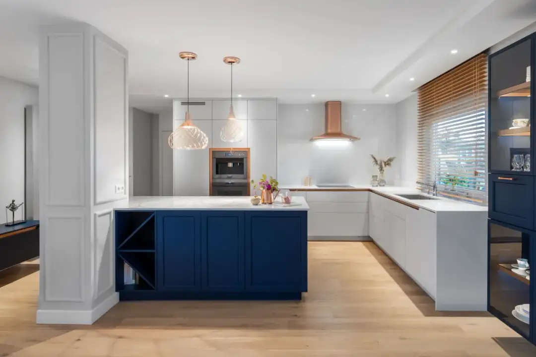 Jakie kolory ścian idealnie pasują do białych mebli w Twoim wnętrzu?