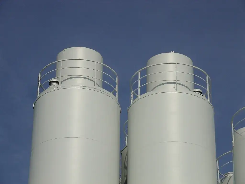 Jaką farbą pomalować zasobnik na ekogroszek, aby uniknąć korozji?