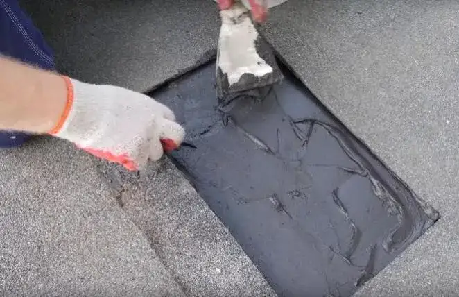 Jak załatać dziurę w dachu z blachy i uniknąć kosztownych napraw