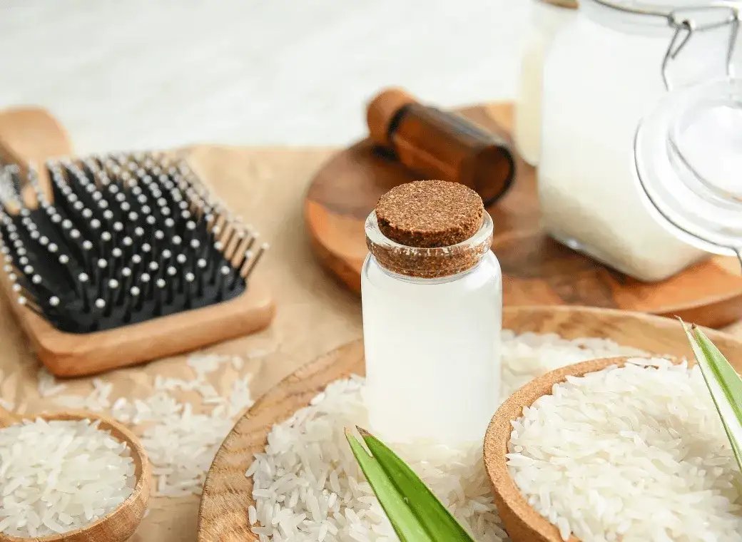 Woda z ryżu: Jakie ma właściwości i zastosowania w medycynie ludowej?