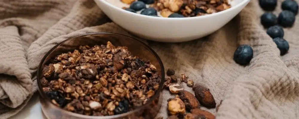 Domowa Granola Czekoladowa: Prosty Przepis na Chrupkość