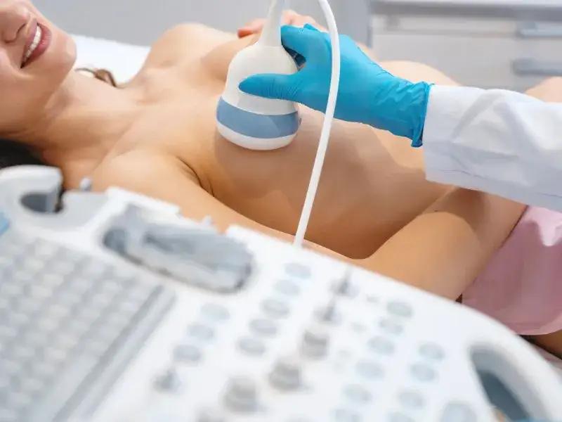 Kiedy wykonać USG piersi? Najlepszy moment i częstotliwość badań