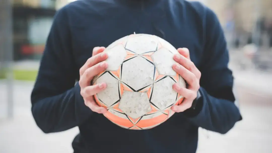 Brak igły? Spuść powietrze z piłki bezpiecznie i bez uszkodzeń!