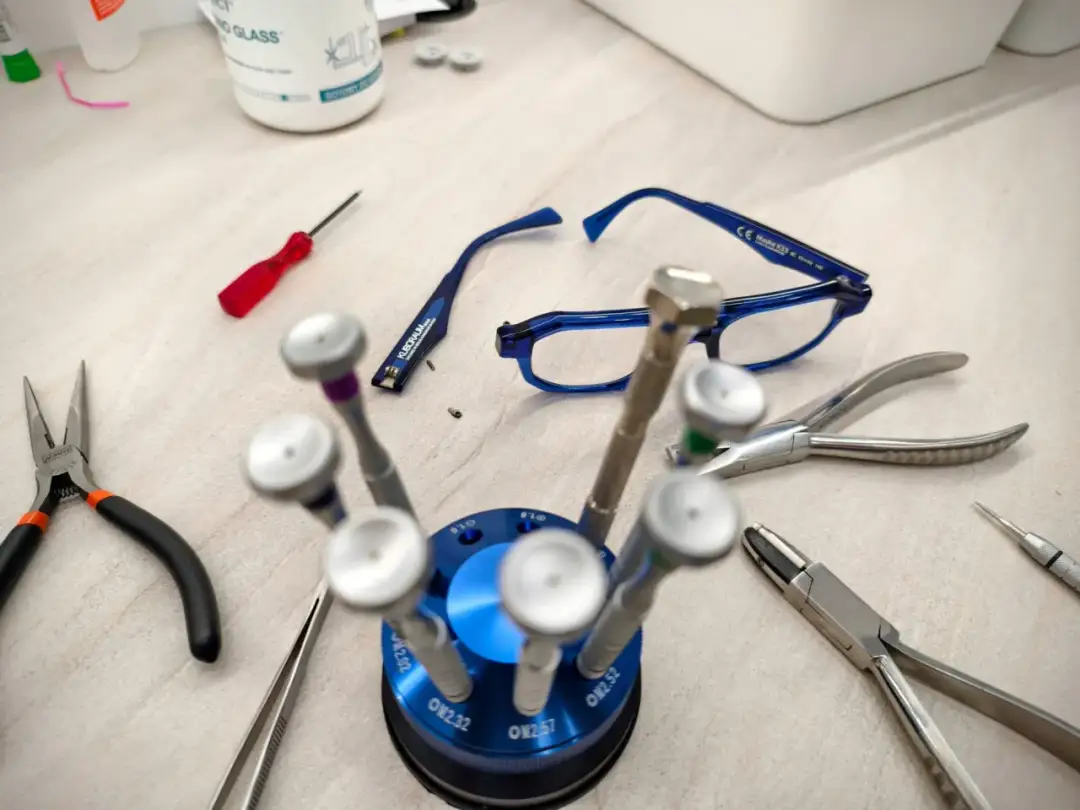 Ile kosztuje naprawa oprawek okularów? Sprawdź ceny i usługi