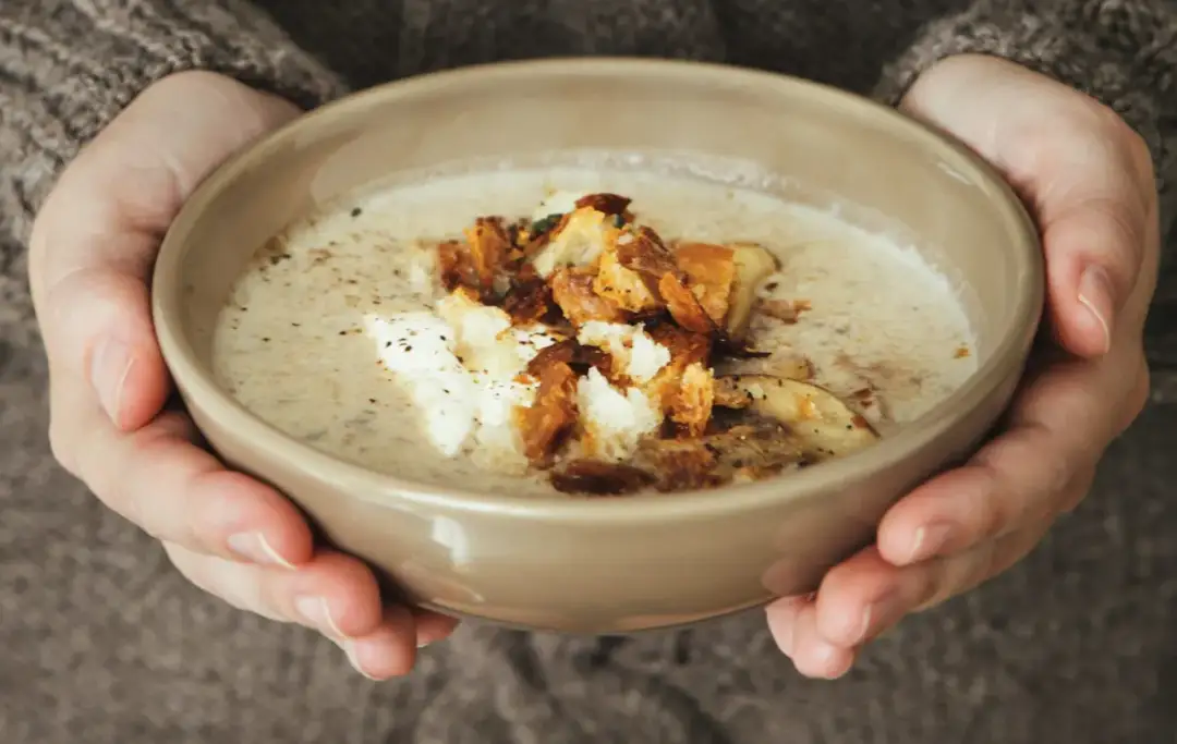 Jaka śmietana do zupy grzybowej, aby uniknąć nieudanej potrawy?