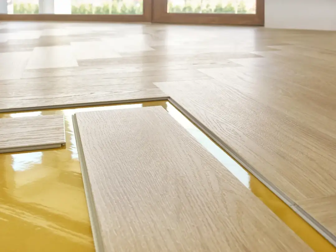 Panele winylowe: Jaką firmę wybrać? Uniknij błędów, wybierz mądrze!