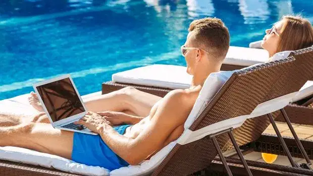 Tester hoteli: Ile zarobisz? Stawki (100-14000 zł) i realia pracy