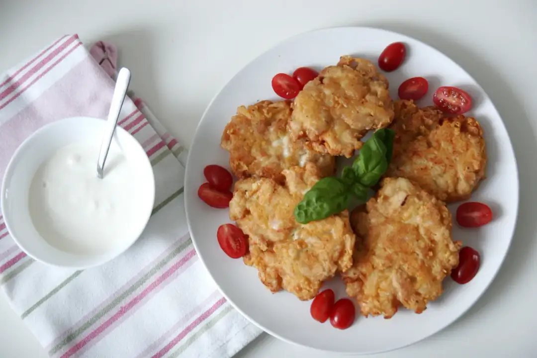 Pyszne placuszki drobiowe - łatwe przepisy na wyjątkowe dania