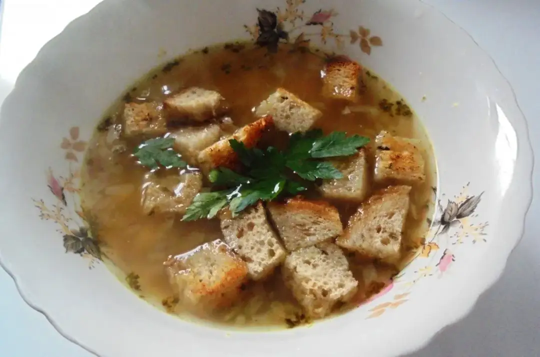 Jak zrobić zupę czosnkową – proste przepisy na pyszne danie