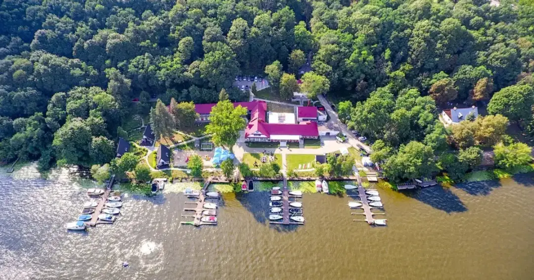 Dlaczego Mila Zegrzynek to ulubiony klub nad Zalewem? Sekrety!