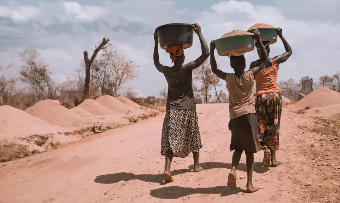 Dlaczego w Afryce jest bieda? Główne przyczyny i jak można to zmienić
