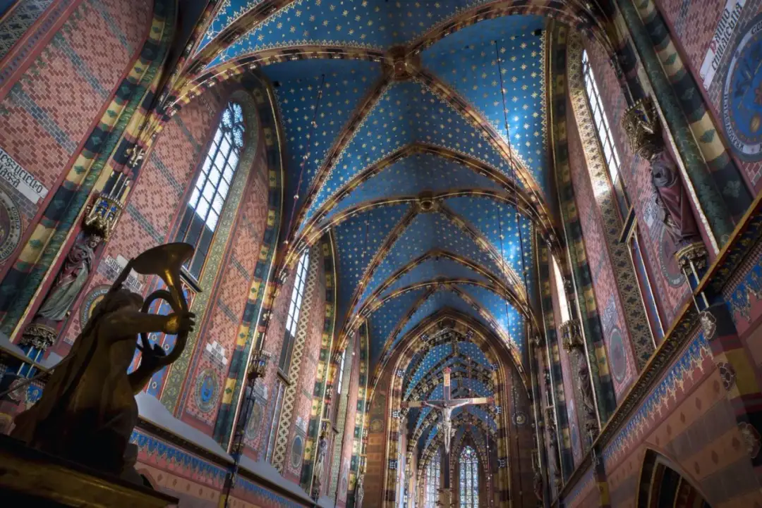 Gdzie jest kościół mariacki? Odkryj jego niezwykłą lokalizację w Krakowie