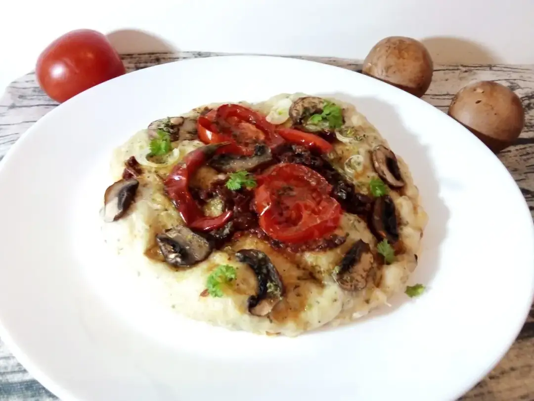 Jak upiec pizzę w mikrofali – szybkie przepisy i cenne wskazówki