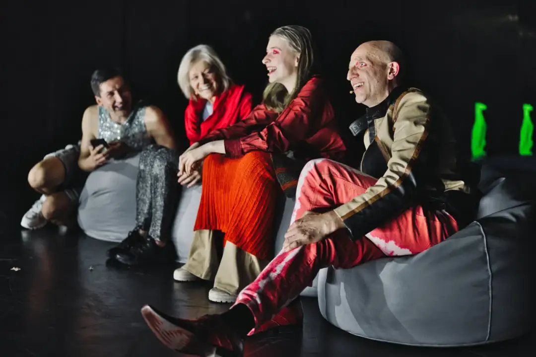 Seks w teatrze: Kontrowersyjne spektakle i edukacja seksualna