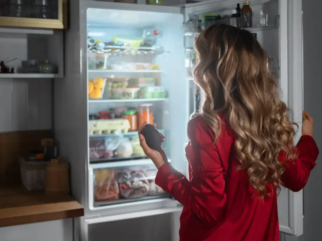 Jaka temperatura w lodówce? Ekspert radzi: świeżość i oszczędności