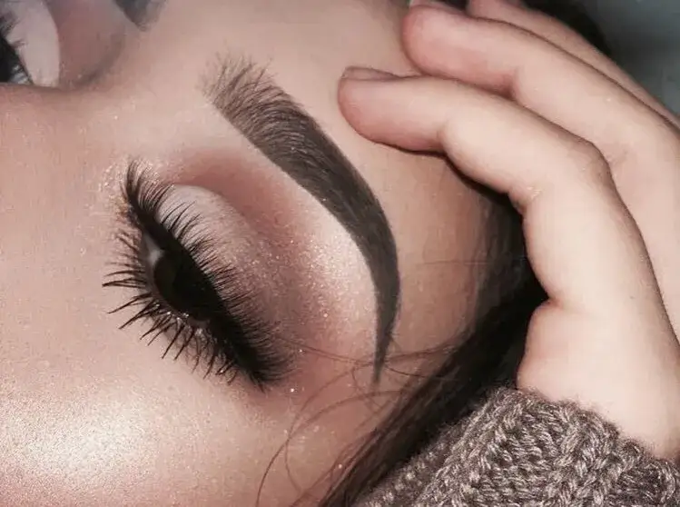 Czym są light volume rzęsy? Wyjaśnienie i porównanie z innymi metodami