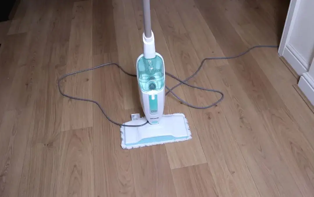 Mop parowy czy można myć panele? Sprawdź, co musisz wiedzieć
