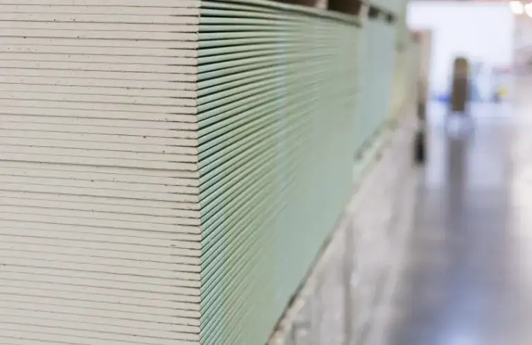 Płyta OSB czy karton gips - poznaj kluczowe różnice i właściwości obu płyt