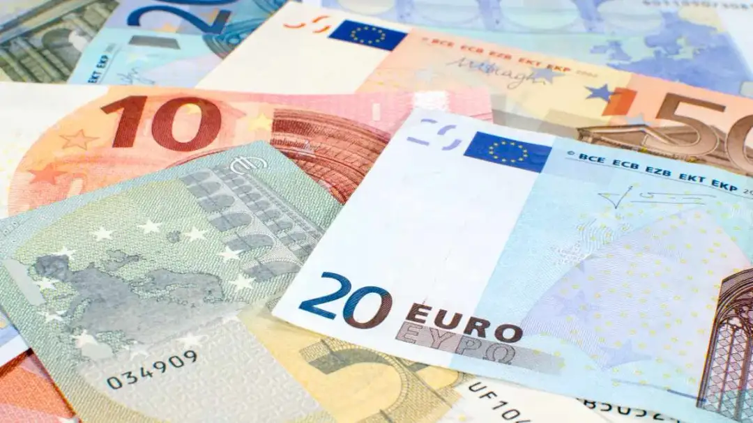 Jaka waluta w Irlandii? Odkryj euro i jego nominały w praktyce