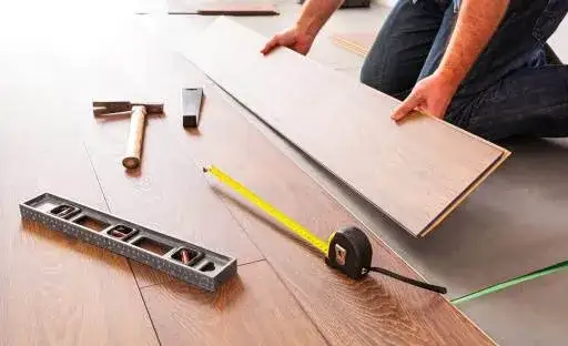 Co to jest v fuga i jak poprawia wygląd paneli podłogowych