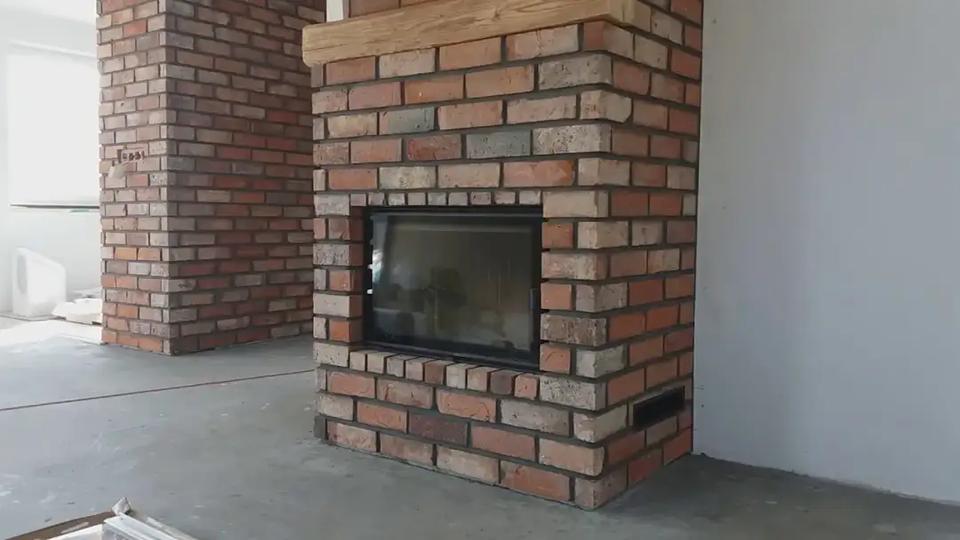 Jak obudować kominek cegłą - instrukcja krok po kroku i porady budowlane