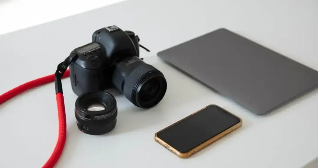 Jak szybko przesłać zdjęcia z aparatu na telefon przez Wi-Fi bez kabli i problemów