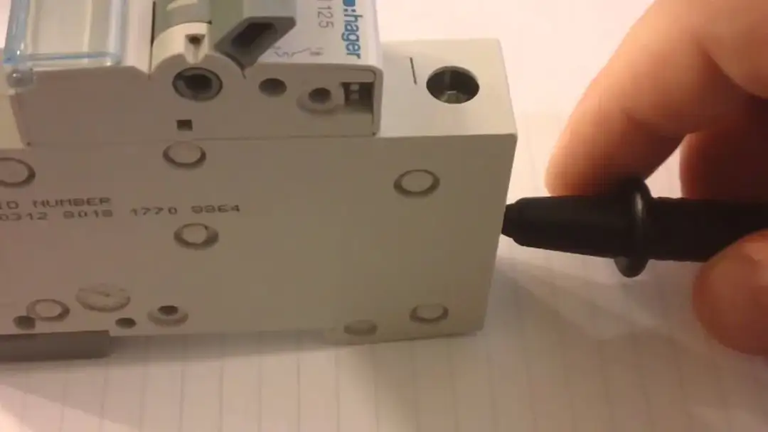 Spalony bezpiecznik: 5 niezawodnych oznak - jak rozpoznać?