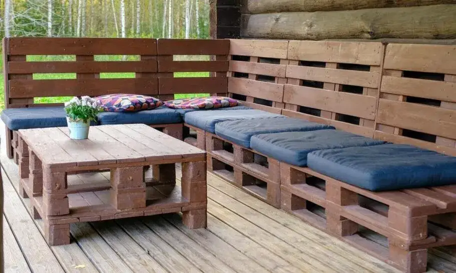 Co można zrobić z palet w ogrodzie? Kreatywne pomysły na wykorzystanie palet