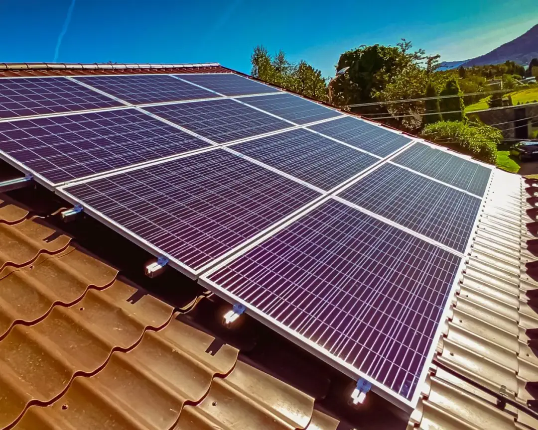 Jakie są realne ceny domowej elektrowni słonecznej i co wpływa na koszty?