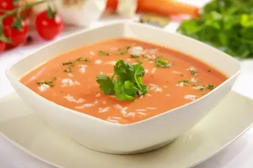 Co zrobić z zupy pomidorowej? 7 kreatywnych przepisów na dania