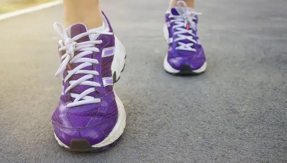 Jakie buty do biegania wybrać, aby uniknąć kontuzji i bólu?