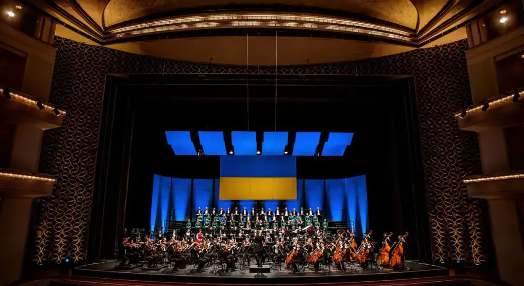 Jaki zespół zagrał razem z orkiestrą symfoniczną? Niespodzianka w Londynie