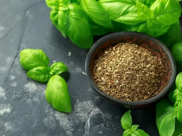 Jak suszyć bazylię w piekarniku, aby zachować jej wyjątkowy smak