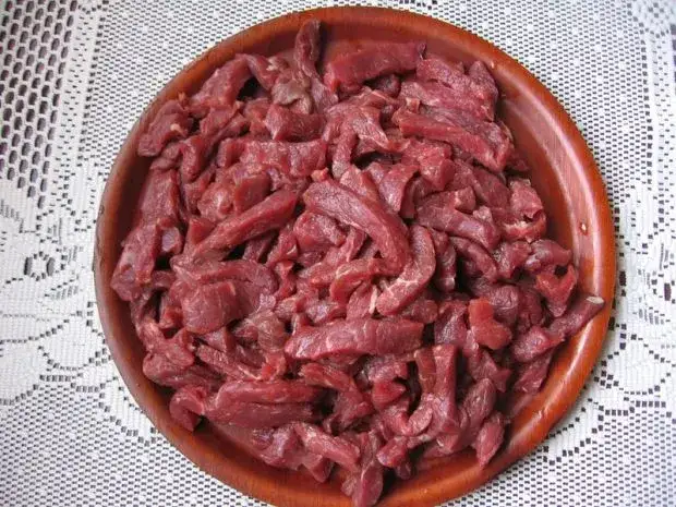 Jakie mięso wybrać do boeuf stroganow, by uniknąć twardych kawałków?