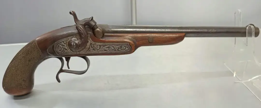 Czy na broń czarnoprochową trzeba mieć zezwolenie? Sprawdź zasady!